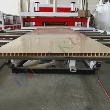 Ding Kun PVC浴室门设备