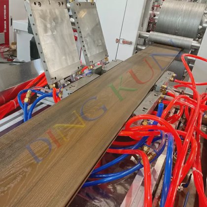 Ding Kun 木塑地板设备