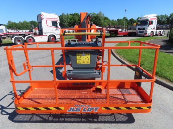 2016 JLG 660SJ