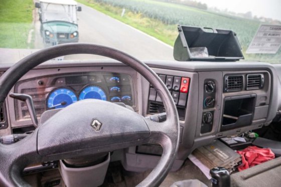 2004 RENAULT PREMIUM 320