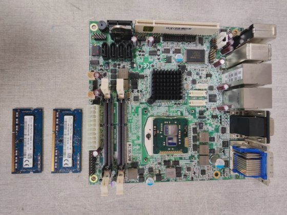 Mini-ITX MI953AF processor board with
