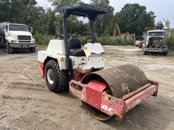 1999年 Dynapac CA121D