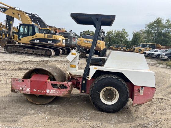 1999年 Dynapac CA121D