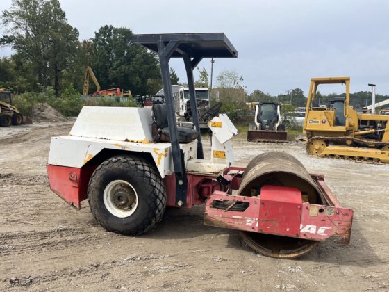 1999年 Dynapac CA121D