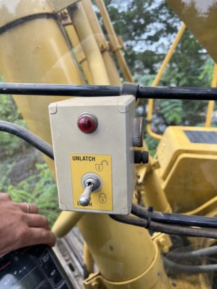 2006 Deere 330CLC