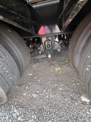 热切忙碌的标签拖车