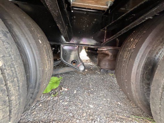 热切忙碌的标签拖车