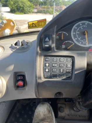 2018年沃尔沃 L70H