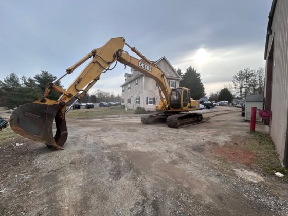 2001 Deere 230 LC