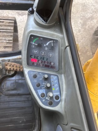 2001 Deere 230 LC