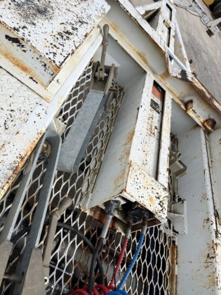 载货式金王杆式拖车