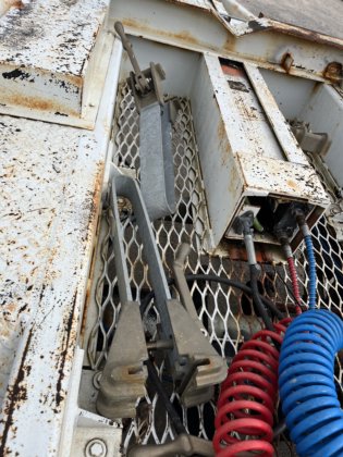 载货式金王杆式拖车