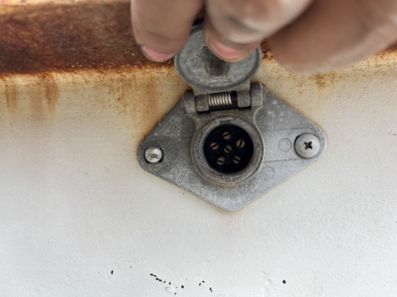 载货式金王杆式拖车