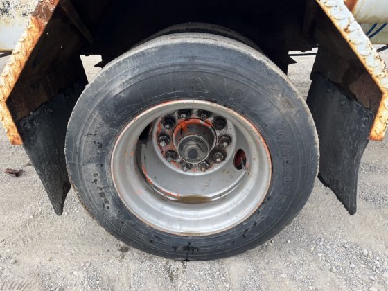 载货式金王杆式拖车