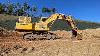 2011年 コマツ PC2000-8