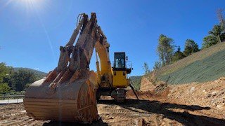 2011年 コマツ PC2000-8