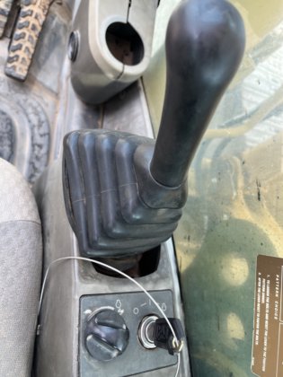 2006年卡特彼勒325DL