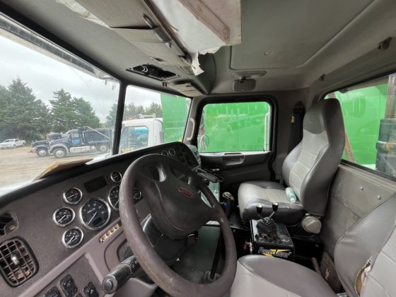 2013 Peterbilt 365