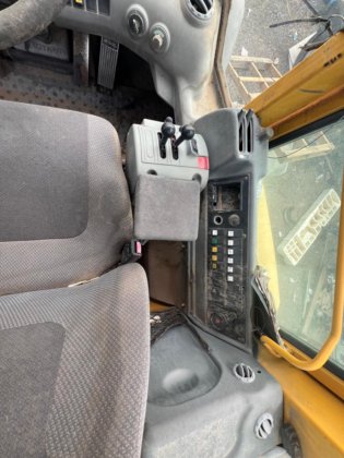 2003年ボルボ L90E