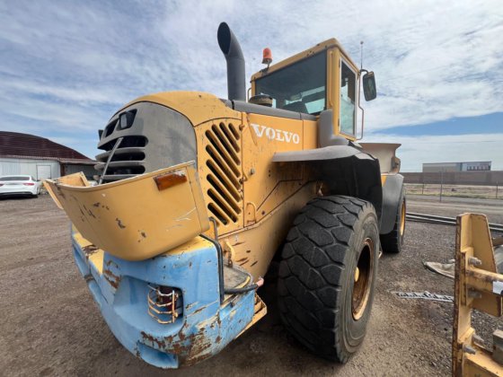 2003年ボルボ L90E