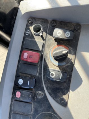 2011年キャタピラー 906H