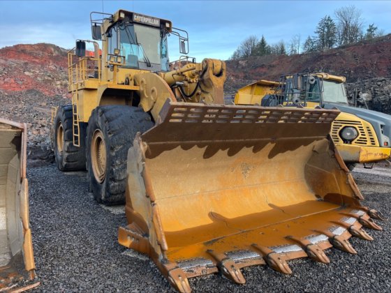 2000 Caterpillar 990