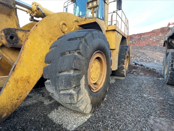 2000 Caterpillar 990