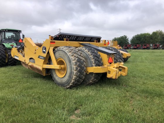 2021 Deere 2412E