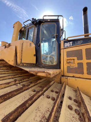 2011 年 CAT D6T-LGP