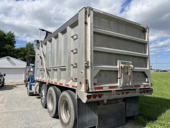 2016年 Freightliner 122SD