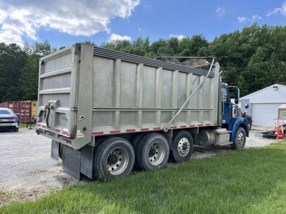 2016年 Freightliner 122SD