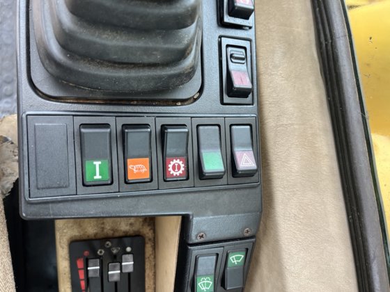 2000 Caterpillar M318