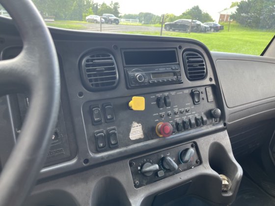 2017 Freightliner M2-106