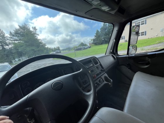 2017 Freightliner M2-106