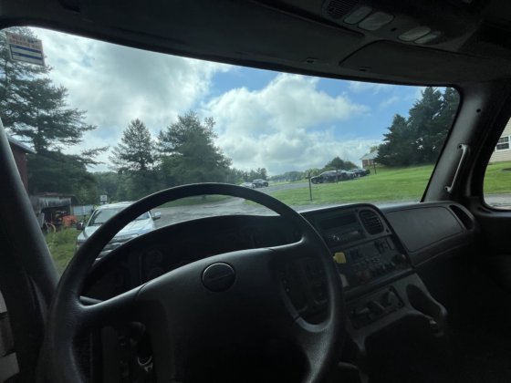 2017 Freightliner M2-106