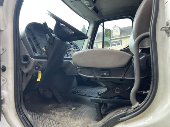 2017 Freightliner M2-106