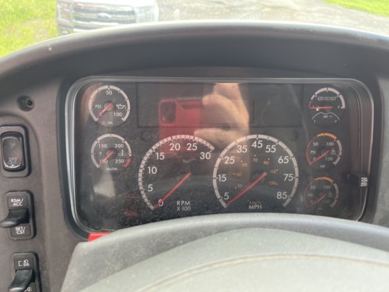 2017 Freightliner M2-106