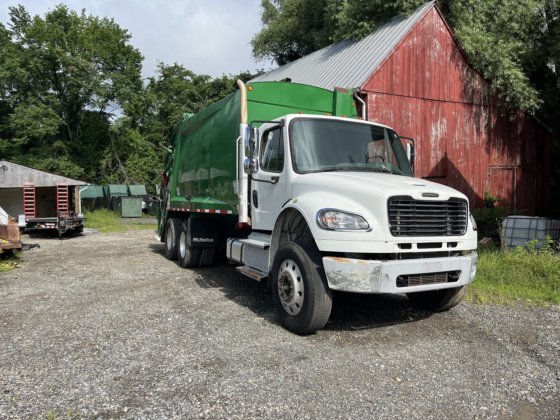 2017 Freightliner M2-106