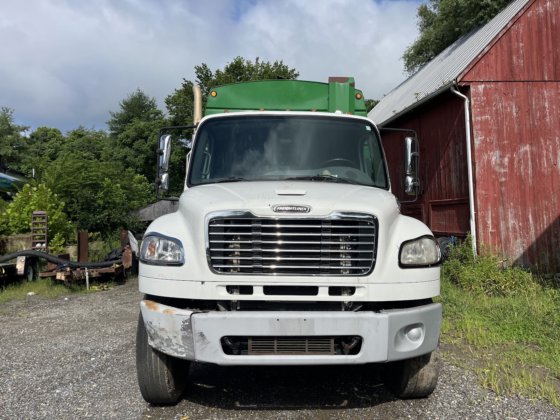 2017 Freightliner M2-106