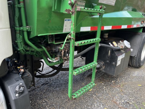 2017 Freightliner M2-106