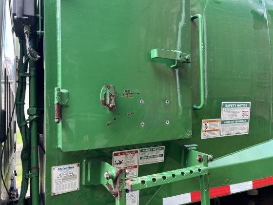2017 Freightliner M2-106