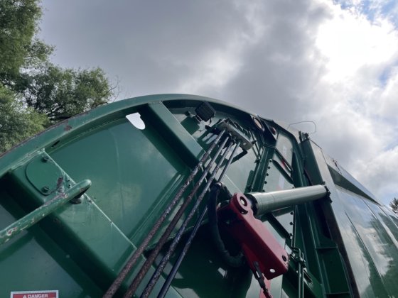 2017 Freightliner M2-106