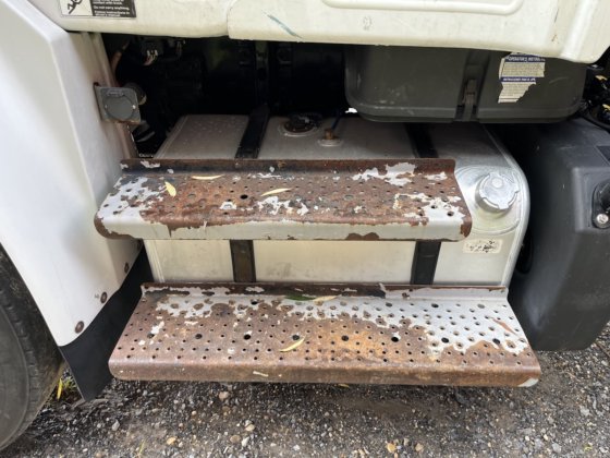 2017 Freightliner M2-106