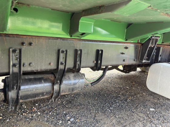 2017 Freightliner M2-106