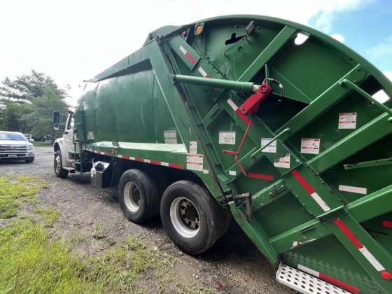 2017 Freightliner M2-106