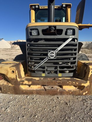 2011年式ボルボL90F