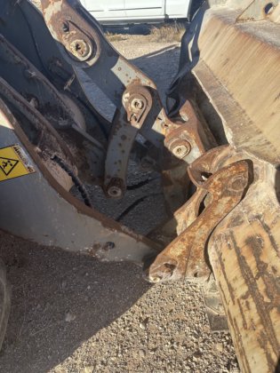 2011年式ボルボL90F