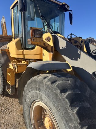 2011年式ボルボL90F