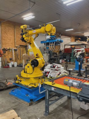 Nachi SH200 Palletizing Robotic System