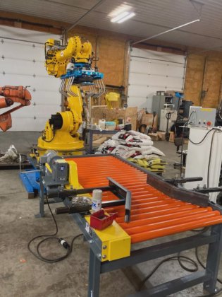 Nachi SH200 Palletizing Robotic System